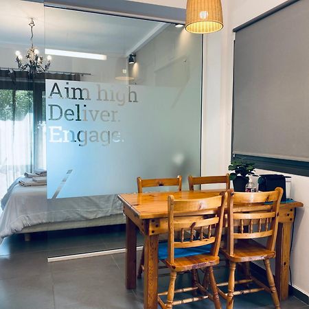 Small Gem Studio Athens, Next To Metro Nomismatokopeio Atenas Exterior foto