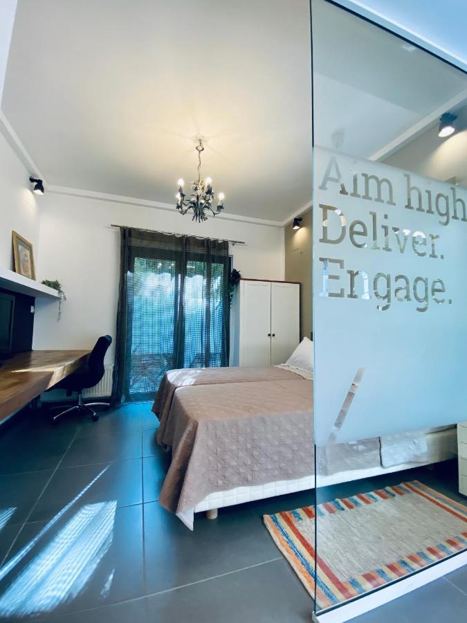 Small Gem Studio Athens, Next To Metro Nomismatokopeio Atenas Exterior foto