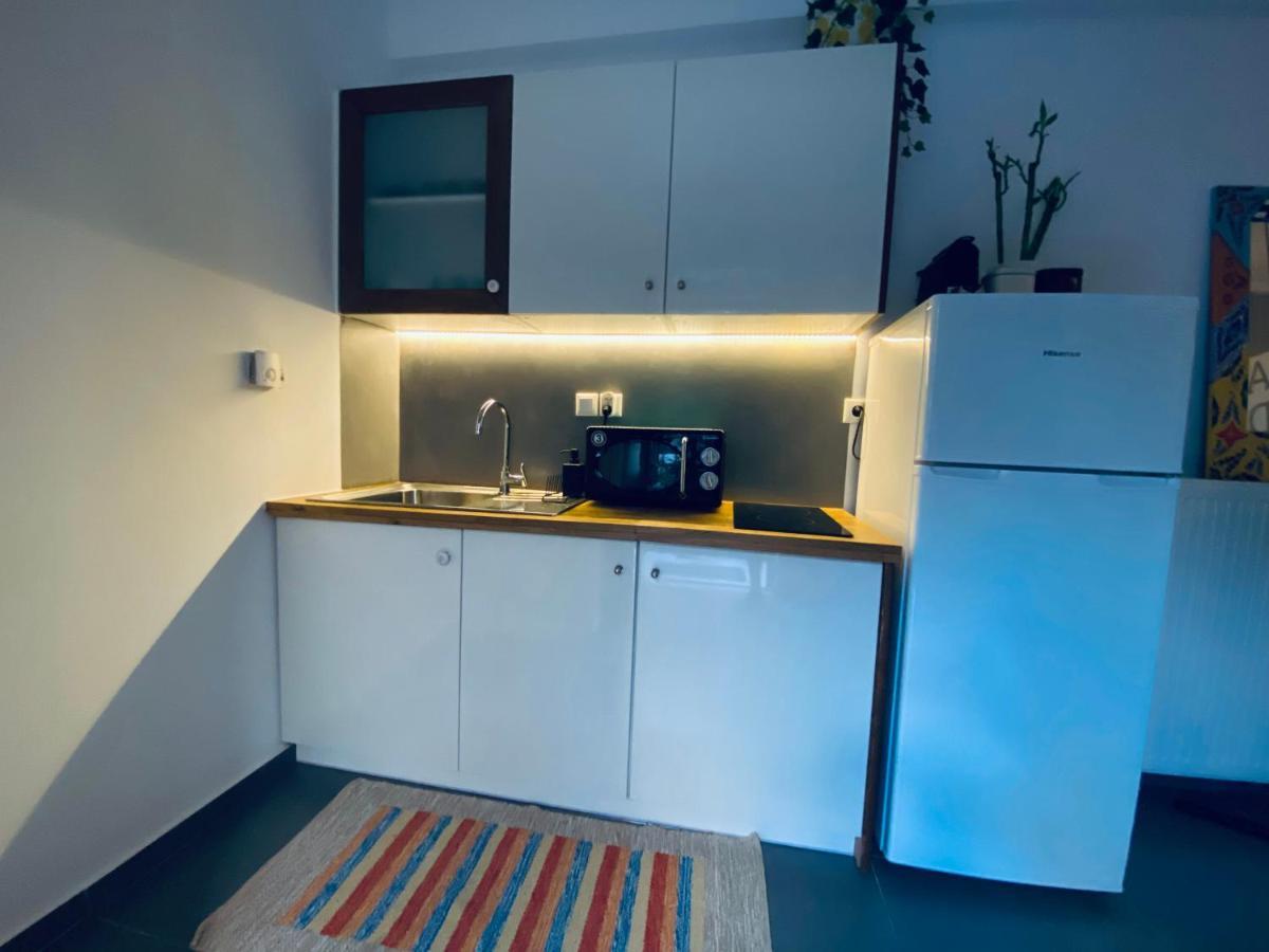 Small Gem Studio Athens, Next To Metro Nomismatokopeio Atenas Exterior foto