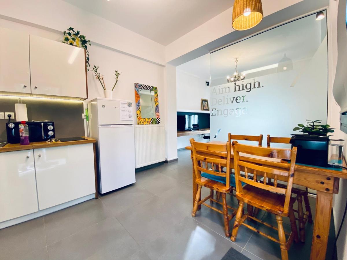 Small Gem Studio Athens, Next To Metro Nomismatokopeio Atenas Exterior foto
