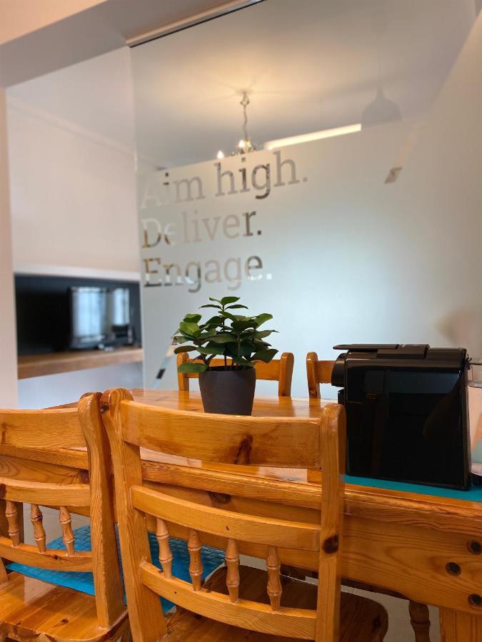 Small Gem Studio Athens, Next To Metro Nomismatokopeio Atenas Exterior foto