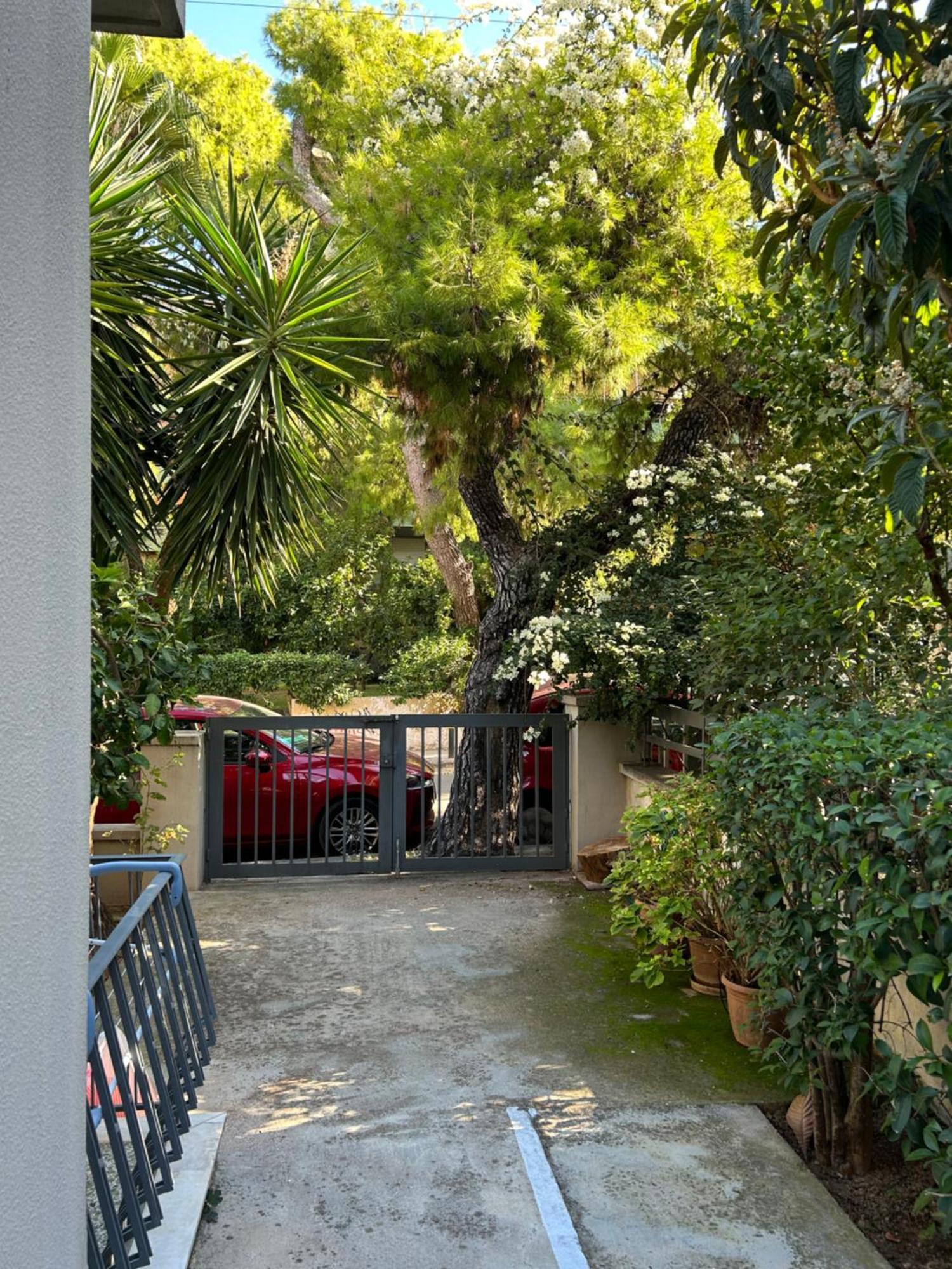 Small Gem Studio Athens, Next To Metro Nomismatokopeio Atenas Exterior foto
